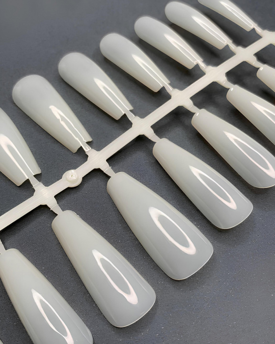 Тіпси для нарощення нігтів у контейнері молочні, 240 шт (Балерина)